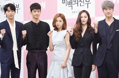 Gandengan di Preskon, Serasi Nam Joo Hyuk-Shin Se Kyung atau Gong Myung-Krystal?