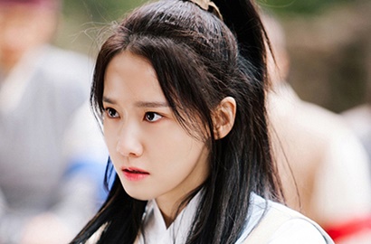Anggun Hingga Gagah, Cantiknya Yoona di 'The King Loves' Dijamin Bikin Terpana