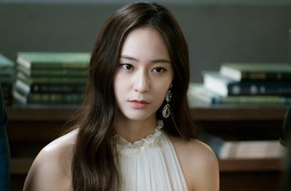 Syuting 'Bride of the Water God', Krystal Mempesona Bak Dewi Sungguhan