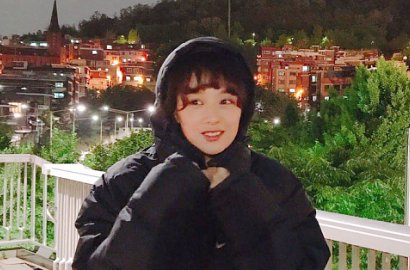 Imutnya Kim Ji Won Tunggu Proses Syuting 'Fight for My Way' Sambil Jongkok