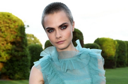 Tanpa Pakaian Dalam, Cara Delevingne Umbar Segalanya di Pemotretan GQ
