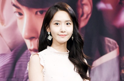 Pakai Dress Cantik Ini di Preskon, Punggung Mulus Yoona Bikin Salah Fokus