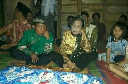 Nggak Pandang Usia, 8 Kisah Cinta Terpaut Jauh Ini Pernah Geger di Medsos