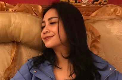 Tali BH 'Ngintip' Saat Pose Cantik di Barcelona, Nagita Slavina Dibela Netter