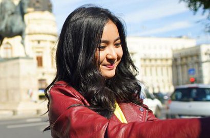 Pamer Foto Syuting 'Roman Picisan' Ini di Eropa, Adinda Azani Pengen Bikin Baper Fans