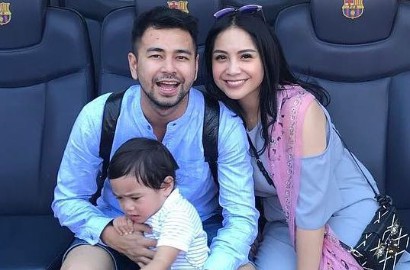 Scarf Nagita Diinjak dan Dibuat Mainan Rafathar, Harganya Bikin Netter Syok