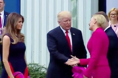 Uluran Tangan Diabaikan, Momen Canggung Trump dengan Ibu Negara Polandia Viral
