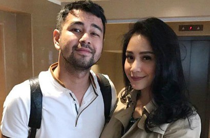 Nagita Slavina Sibuk Pose Seksi, Raffi Malah Tempel 'Mesra' Pengasuh Rafathar
