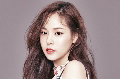 Tampil Manis, Begini Cantiknya Min Hyo Rin di Pemotretan Terbaru