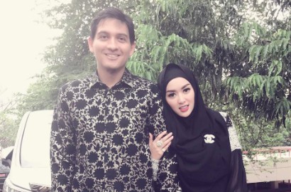 Mbah Mijan Sebut Syahrini KW Cuma Kawin Kontrak, Ini Reaksi Pengacara Lucky