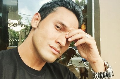 Diisukan Bakal Tunangan, 'Pasangan' Indra Bruggman Disindir Mirip 'Emak-Emak'