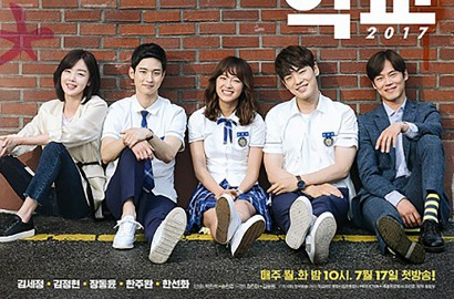 Pakai Seragam Sekolah, Cerianya Kim Sejeong cs di Jumpa Pers 'School 2017'