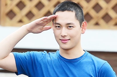 Kejutan! Siwan Rilis Foto Detik-Detik Rambut Dicukur Sebelum Wamil
