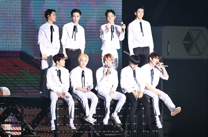 Jelang Comeback, EXO Bikin Geger Pamer Warna Rambut Baru di Bandara
