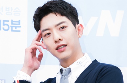 Tiba di Jakarta, Fans Heboh Lihat Jung Shin CN Blue Jalan-Jalan
