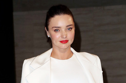 Nikahi Bos Snapchat, Miranda Kerr Tampil Cantik Bak Putri di Negeri Dongeng