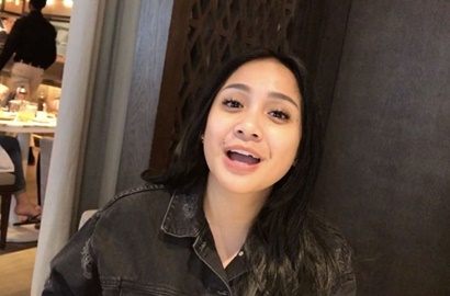Nagita Merem Melek Icip-Icip Kue, Haters: Diet, Ntar Dikira Kembaran Nunung