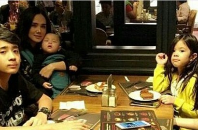 Safeea Putri Mulan Diajari Dandan Pakai Bedak Rp 30 Ribu, Netter Syok