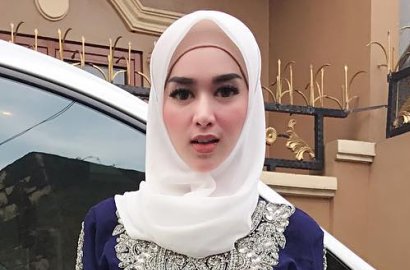 Rumah Tangganya dengan Lucky Hakim Bermasalah, Tiara Dewi Pamer Nyanyi Galau