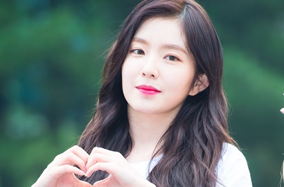 Irene Lagi-Lagi Terlihat Tak Nyaman Karena Baju Terlalu Pendek