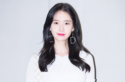 Tebar Pesona di Bandara, Cantiknya Yoona Pakai Dress Ini Dijamin Bikin Pingsan