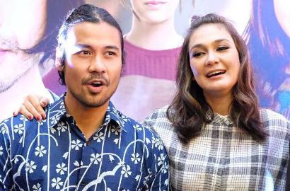 Peluk Luna Sambil Jepit Jari, Chicho Jericho Pamer Tanda Seks?