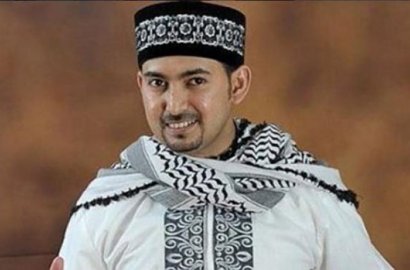 Kerap Disembunyikan, Ustaz Ahmad Al Habsyi Kepergok Bareng 'Istri' Kedua