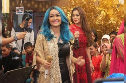 Pakai Baju Ini Saat Umumkan Wasiat Sang Kakak, Adik Julia Perez Ditegur Netter