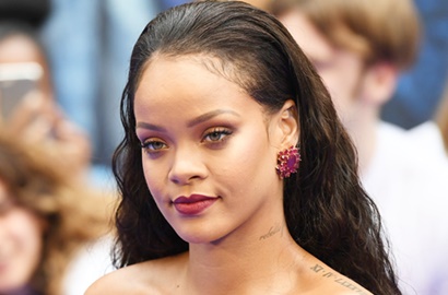 Umbar Payudara Lebih Besar, Rihanna Malah Dituduh Hamil Anak Sang Miliuner