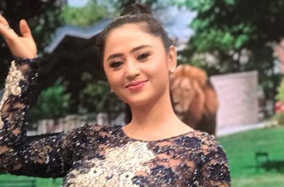 Heboh Digosipkan Pacari Manajer Pribadi, Begini Reaksi Dewi Persik