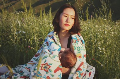 Posting Foto Tengah Menyusui, Anak Presiden Ini Tuai Kontroversi