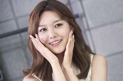 Bikin Bangga, Sooyoung Pamer Jadi Model SK-II Bareng Behati Prinsloo