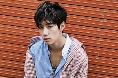 Mark GOT7 Pose Imut Hingga Seksi Pamer Dada di Foto-Foto Ini