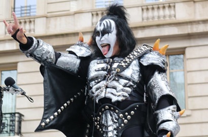 Heboh, Ada Anak Sapi Mirip dengan Vokalis Band Rock Legendaris KISS