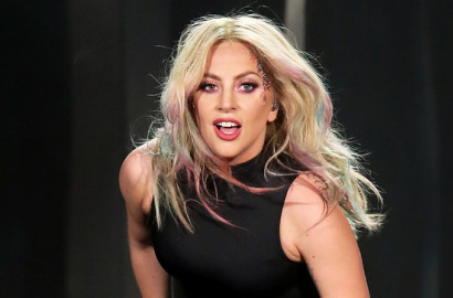 Lady GaGa 'Mengemis' Minta Diakui Sebagai Pencipta Lagu Jennifer Lopez, 'Invading My Mind'