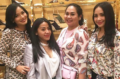 Pose Mangap Cantik Peluk Titi Kamal, Nagita Dibully Monyet oleh Fans Ayu Ting Ting