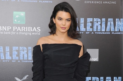 Kembali Diprotes, Iklan Baru Kendall Jenner Terancam Diboikot