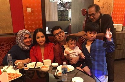 Bikin Baper, Begini Keakraban Yang Dipamerkan Raffi Ahmad dan Mama Rieta di Ultah Rafathar
