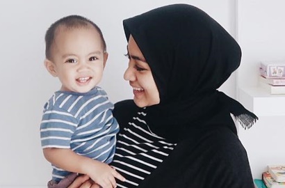 Pose Lucu Sambut HUT RI, Putra Ayudia Bing Slamet Bikin Netter 'Histeris'