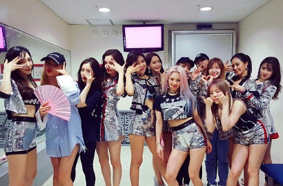 Member SNSD Nonton Konser Red Velvet, Gaya Rambut Baru Yoona Bikin Fans Kaget