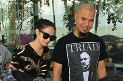 Ahmad Dhani Pamer Mulan Bergaun Merah, Netter Sindir Mirip Penampakan Seram