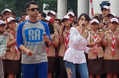 Isu Kembali Mesum, Raffi Sodorkan Bagian Vital ke Pantat Ayu Ting Ting?