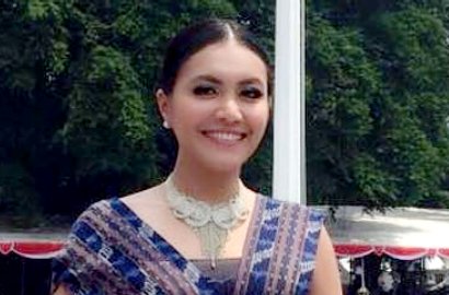 Rambut Mendadak Sepanjang Lutut, Ternyata Ini Rahasia Denada
