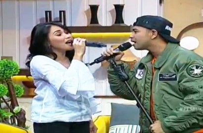 Dihujat Sakiti Nagita, Raffi 'Terpaksa' Nyanyi 'Kamulah Takdirku' Bareng Ayu Ting Ting?