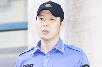 Resmi Keluar Wamil, Yoochun Nangis Terharu Disambut Ratusan Fans
