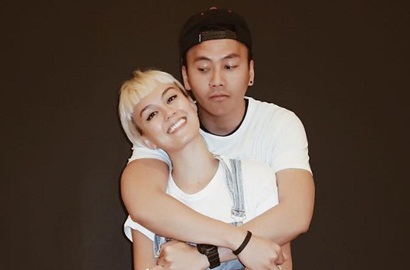 Ungkap Cincin di Jari Manis, Agnez Mo Akhirnya Akui Rencana Nikahnya dengan Wijaya Saputra?