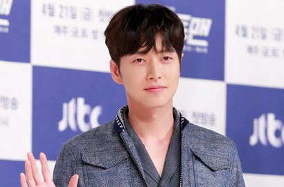 Sumbang Lebih dari Rp 20 Miliar, Park Hae Jin Terima Penghargaan Community Service Award