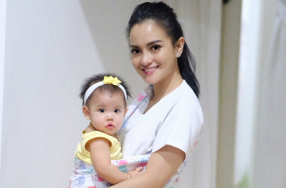 Cantik Pakai Mukena, Cattleya Putri Ririn Ekawati Super Menggemaskan