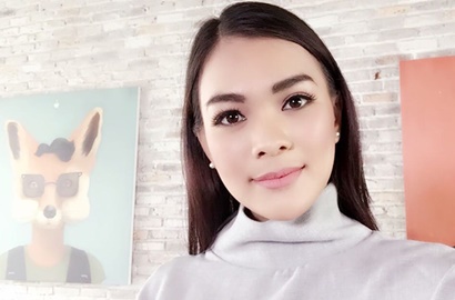 Tak Cuma Pesta Mewah, Kebaya Tunangan Kezia Warouw Juga Curi Perhatian Netter
