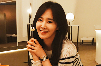 Tiba di New York untuk Fashion Week, Yuri SNSD Langsung Ngeksis Pose Kece